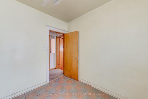 Photo 36 at 160 Coxwell Avenue, Coxwell, Toronto