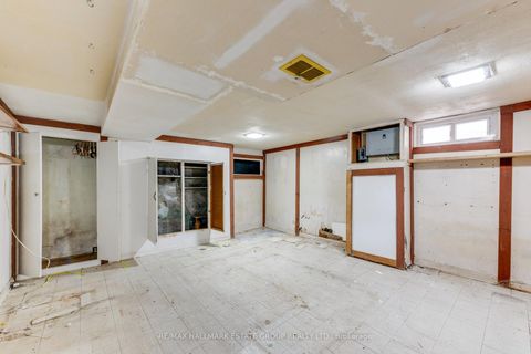 Photo 37 at 160 Coxwell Avenue, Coxwell, Toronto