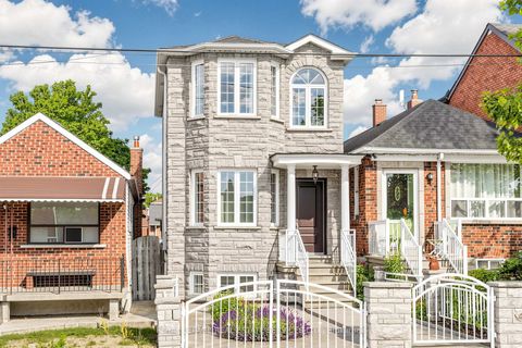 Photo 1 at 256 Earlscourt Avenue, Fairbank, Toronto