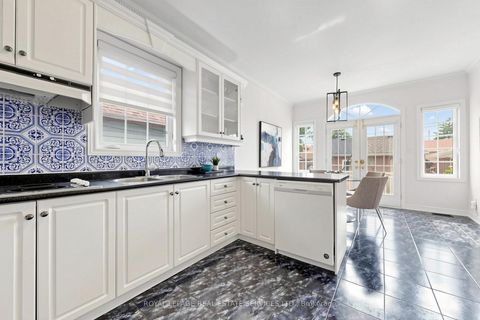 Photo 10 at 256 Earlscourt Avenue, Fairbank, Toronto
