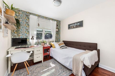 Photo 11 at 18 Bellefair Avenue, The Beaches, Toronto