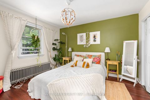 Photo 14 at 18 Bellefair Avenue, The Beaches, Toronto