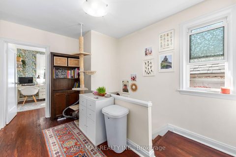 Photo 16 at 18 Bellefair Avenue, The Beaches, Toronto
