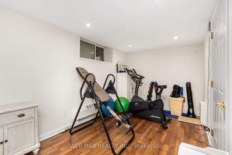 Photo 18 at 18 Bellefair Avenue, The Beaches, Toronto