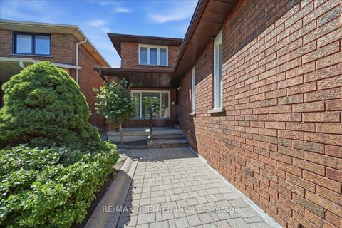 Photo 2 at 130 Jackman Crescent, West Woodbridge, Vaughan