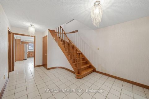 Photo 4 at 130 Jackman Crescent, West Woodbridge, Vaughan