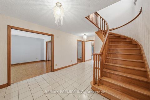 Photo 5 at 130 Jackman Crescent, West Woodbridge, Vaughan