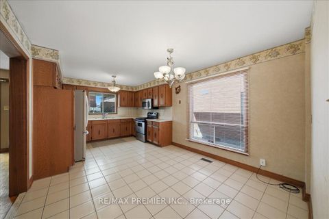 Photo 13 at 130 Jackman Crescent, West Woodbridge, Vaughan