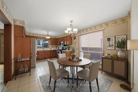 Photo 14 at 130 Jackman Crescent, West Woodbridge, Vaughan