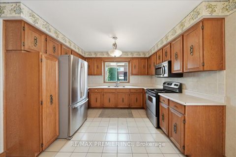 Photo 15 at 130 Jackman Crescent, West Woodbridge, Vaughan