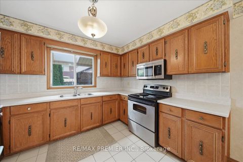 Photo 16 at 130 Jackman Crescent, West Woodbridge, Vaughan