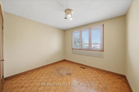 Photo 20 at 130 Jackman Crescent, West Woodbridge, Vaughan