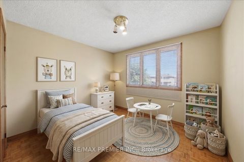 Photo 21 at 130 Jackman Crescent, West Woodbridge, Vaughan