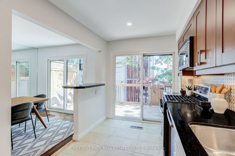 Photo 8 at 9 - 41 Spruce Street, South St. James Town, Toronto