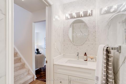 Photo 10 at 9 - 41 Spruce Street, South St. James Town, Toronto