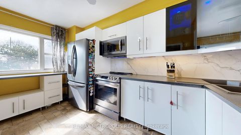Photo 15 at 13 - 13 Candy Court Way, Newtonbrook West, Toronto