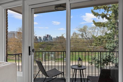 Photo 2 at 4 - 2 Withrow Avenue, North Riverdale, Toronto