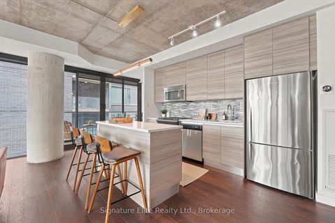 Photo 2 at 1316 - 111 Bathurst Street, Niagara, Toronto