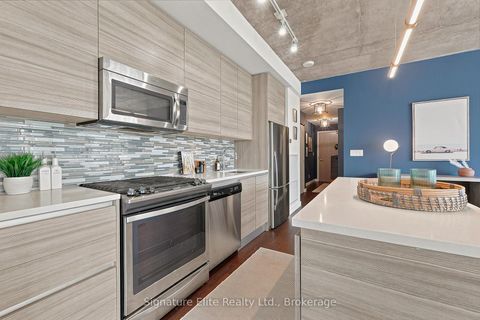 Photo 5 at 1316 - 111 Bathurst Street, Niagara, Toronto