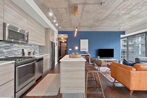 Photo 9 at 1316 - 111 Bathurst Street, Niagara, Toronto