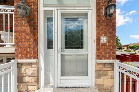Photo 3 at 2 Dogleg Court, York University Heights, Toronto