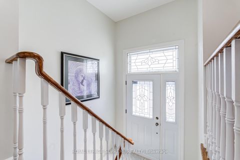Photo 4 at 2 Dogleg Court, York University Heights, Toronto
