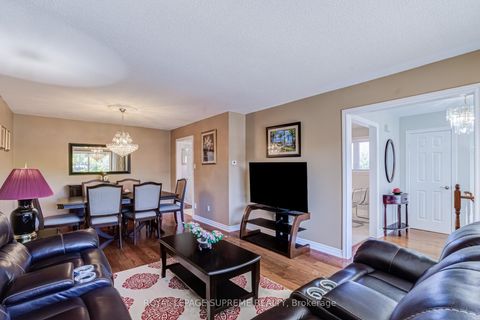 Photo 6 at 2 Dogleg Court, York University Heights, Toronto