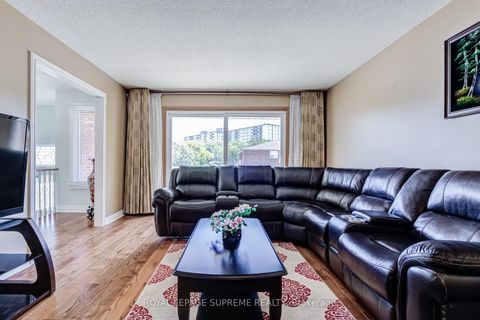 Photo 7 at 2 Dogleg Court, York University Heights, Toronto