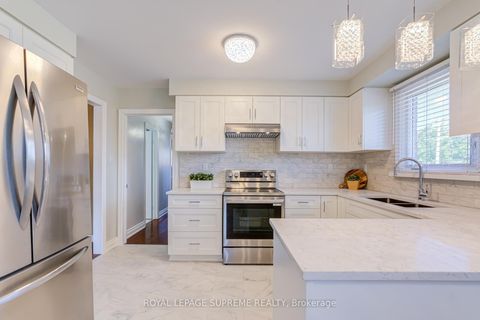 Photo 13 at 2 Dogleg Court, York University Heights, Toronto