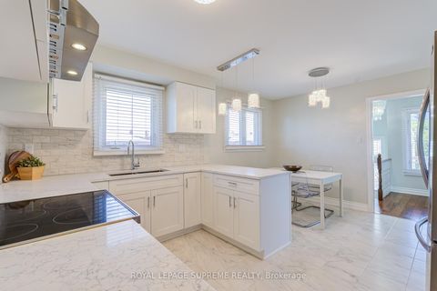 Photo 14 at 2 Dogleg Court, York University Heights, Toronto