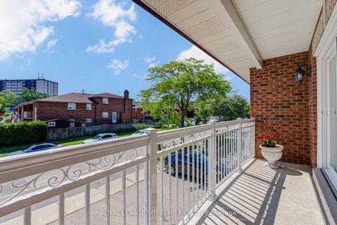 Photo 15 at 2 Dogleg Court, York University Heights, Toronto