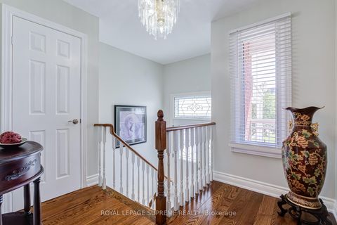 Photo 16 at 2 Dogleg Court, York University Heights, Toronto