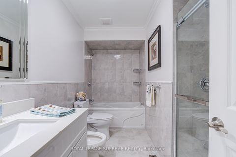 Photo 17 at 2 Dogleg Court, York University Heights, Toronto