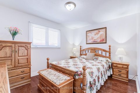 Photo 19 at 2 Dogleg Court, York University Heights, Toronto