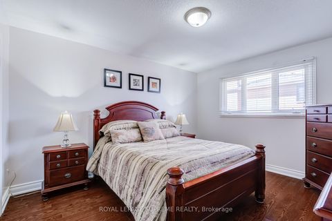 Photo 20 at 2 Dogleg Court, York University Heights, Toronto