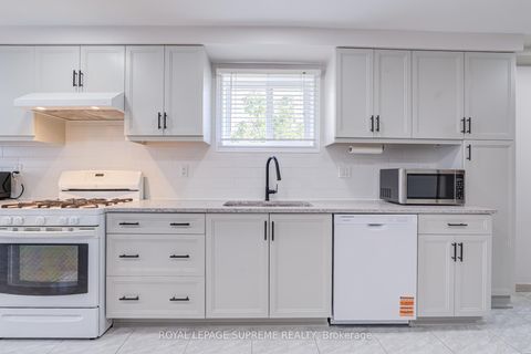 Photo 24 at 2 Dogleg Court, York University Heights, Toronto