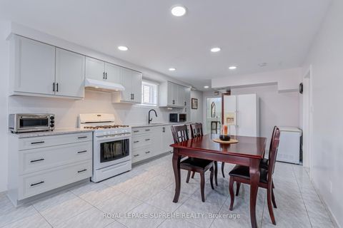 Photo 26 at 2 Dogleg Court, York University Heights, Toronto