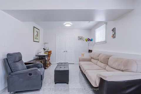 Photo 28 at 2 Dogleg Court, York University Heights, Toronto