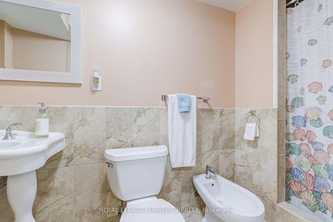 Photo 30 at 2 Dogleg Court, York University Heights, Toronto