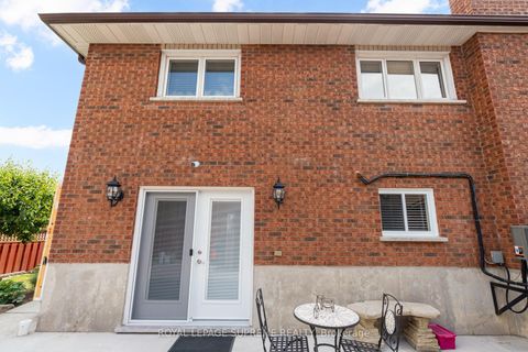 Photo 34 at 2 Dogleg Court, York University Heights, Toronto