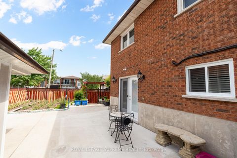 Photo 35 at 2 Dogleg Court, York University Heights, Toronto