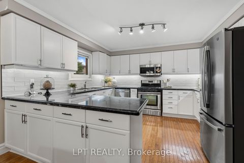 Photo 14 at 152 McCaffrey Road, Summerhill Estates, Newmarket