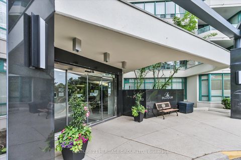 Photo 1 at 410 - 7250 Yonge Street, Yorkhill, Vaughan