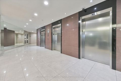 Photo 3 at 410 - 7250 Yonge Street, Yorkhill, Vaughan