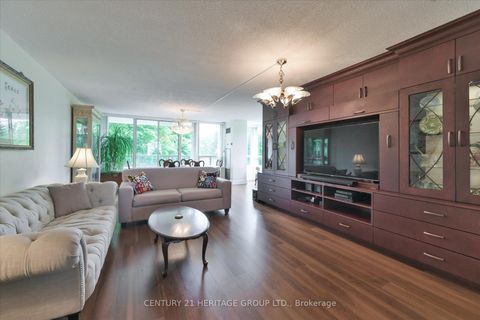 Photo 6 at 410 - 7250 Yonge Street, Yorkhill, Vaughan