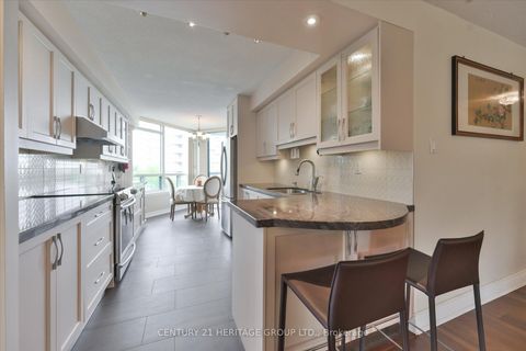 Photo 12 at 410 - 7250 Yonge Street, Yorkhill, Vaughan