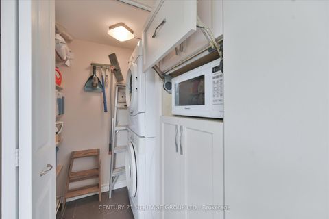 Photo 16 at 410 - 7250 Yonge Street, Yorkhill, Vaughan