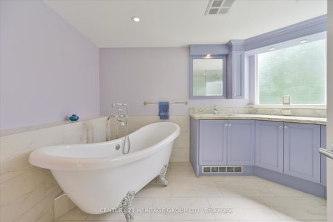 Photo 20 at 410 - 7250 Yonge Street, Yorkhill, Vaughan