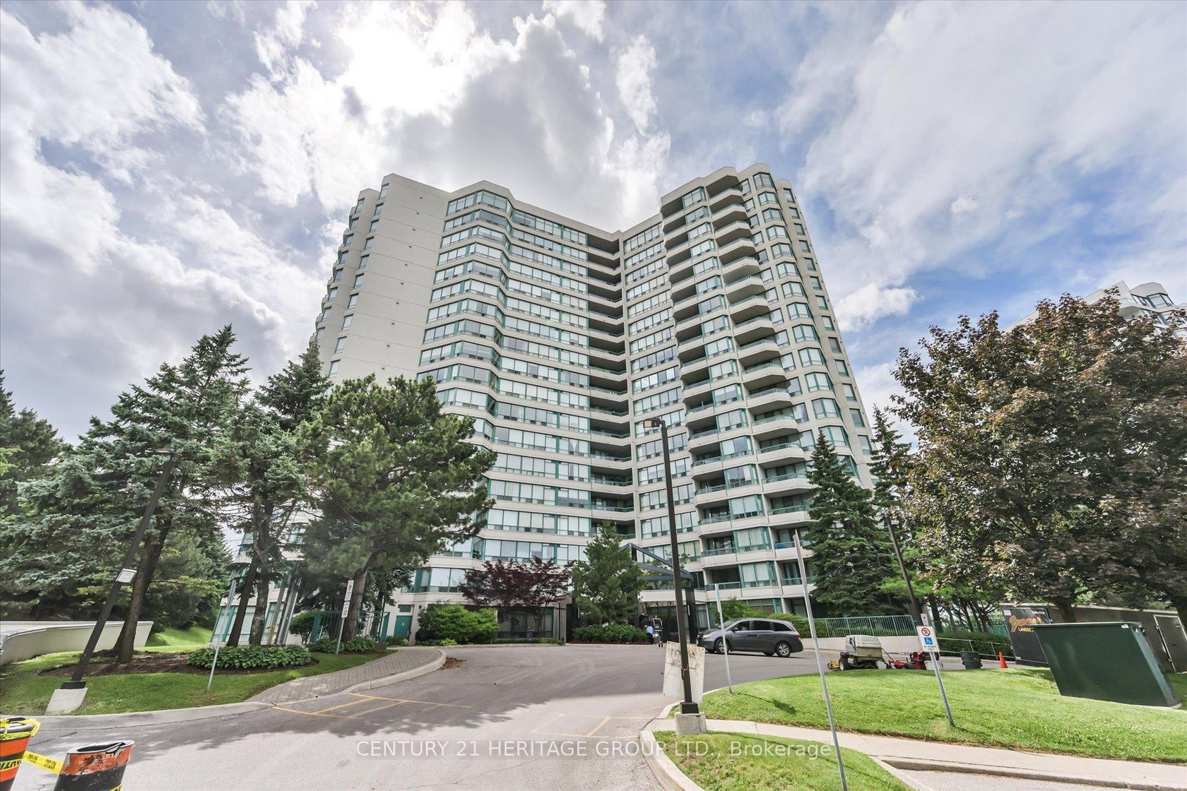 410 - 7250 Yonge Street, Yorkhill, Vaughan photo 5