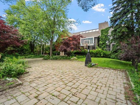Photo 3 at 40 Old Colony Road, Windfields, Toronto